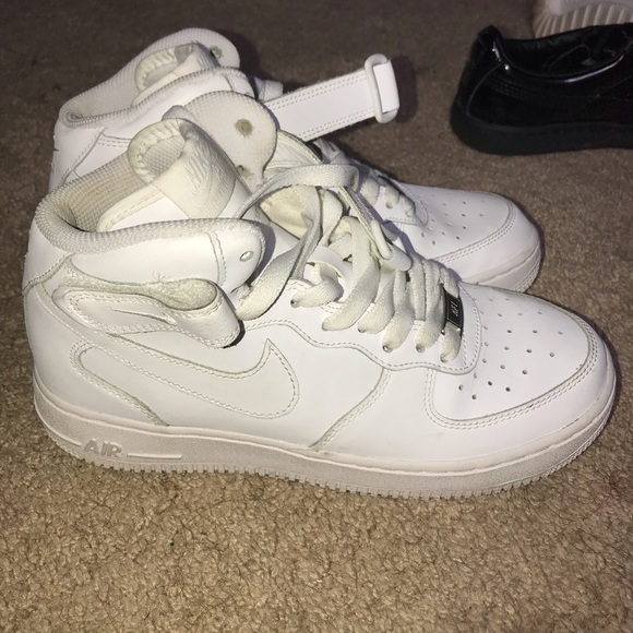 mid top air force 1s - Picture 3 of 6